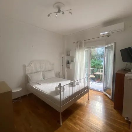 Modern, Ideally Located Studio Apartment Athen Exterior foto