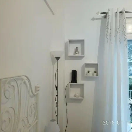 Modern, Ideally Located Studio Apartment Athen Exterior foto