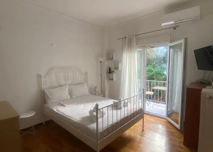 Modern, Ideally Located Studio Apartment