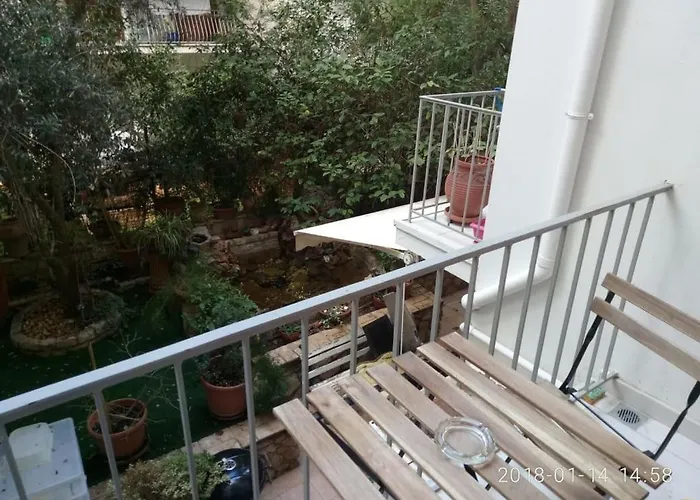 Modern, Ideally Located Studio Apartment