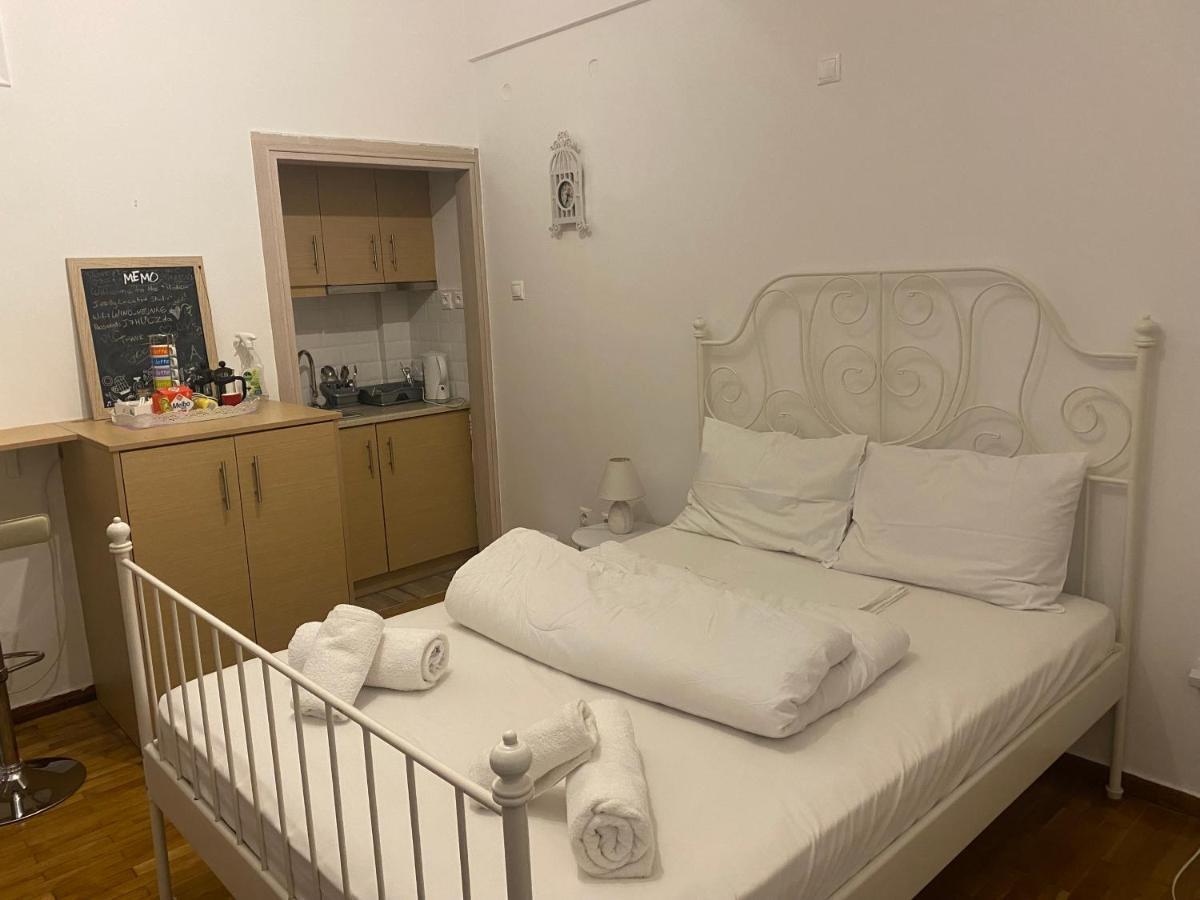 Modern, Ideally Located Apartment *