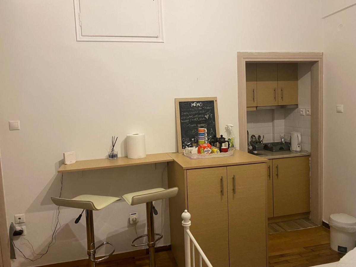 Modern, Ideally Located Apartment *