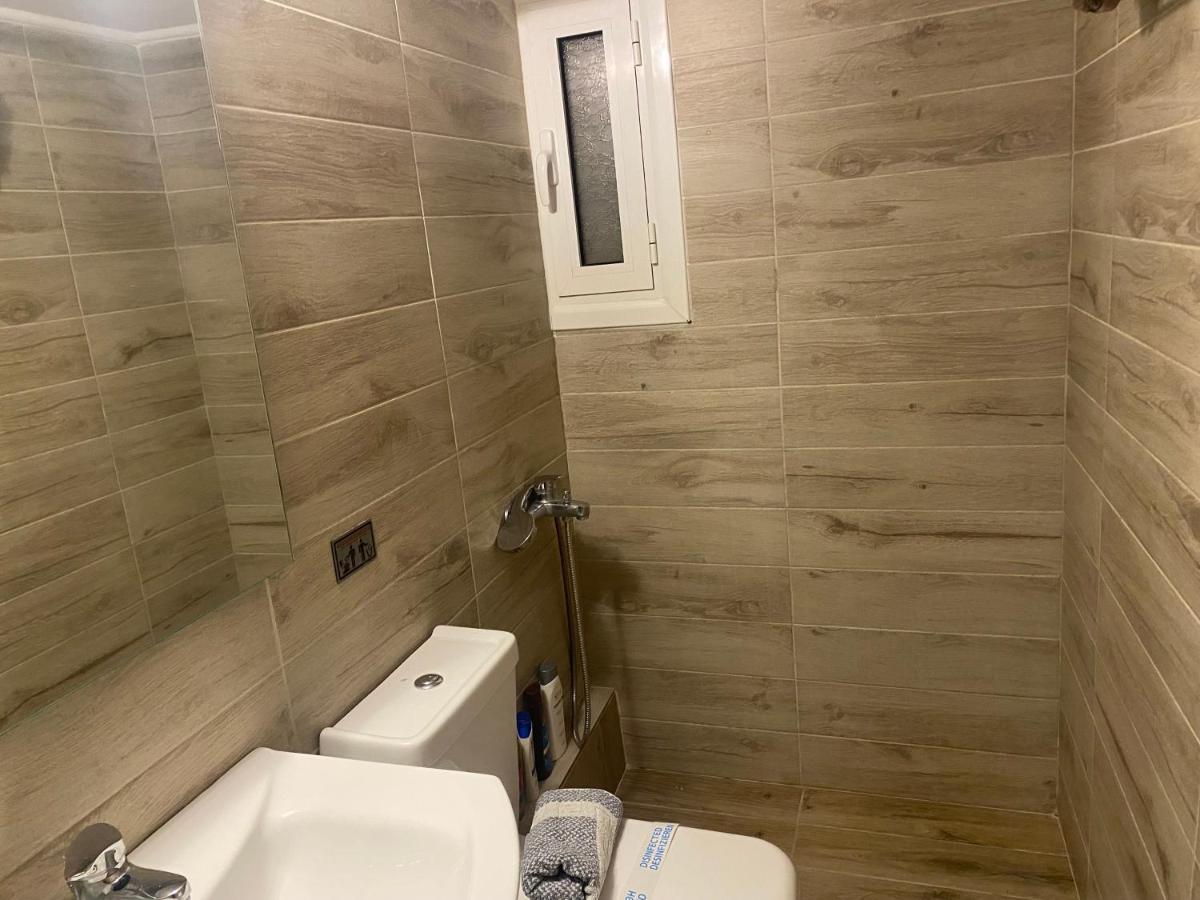 Modern, Ideally Located * Athen