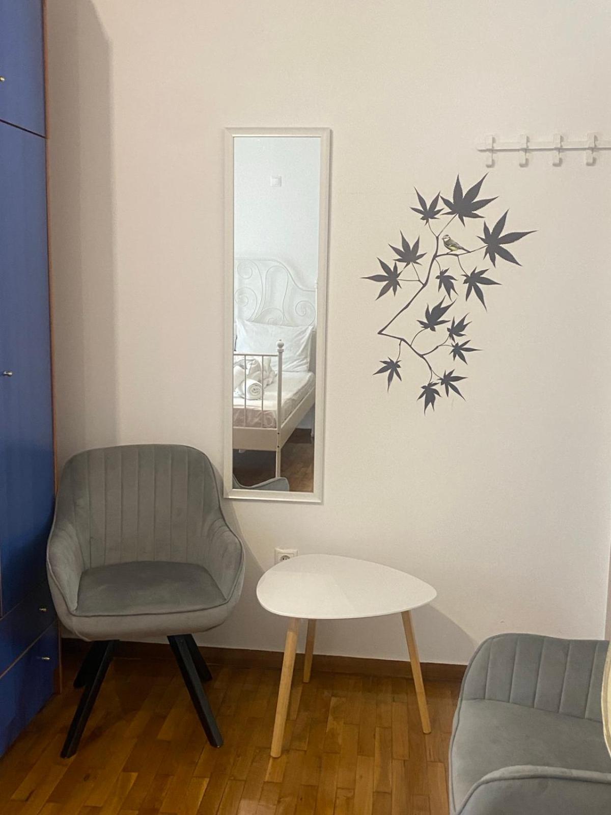 Modern, Ideally Located Athen